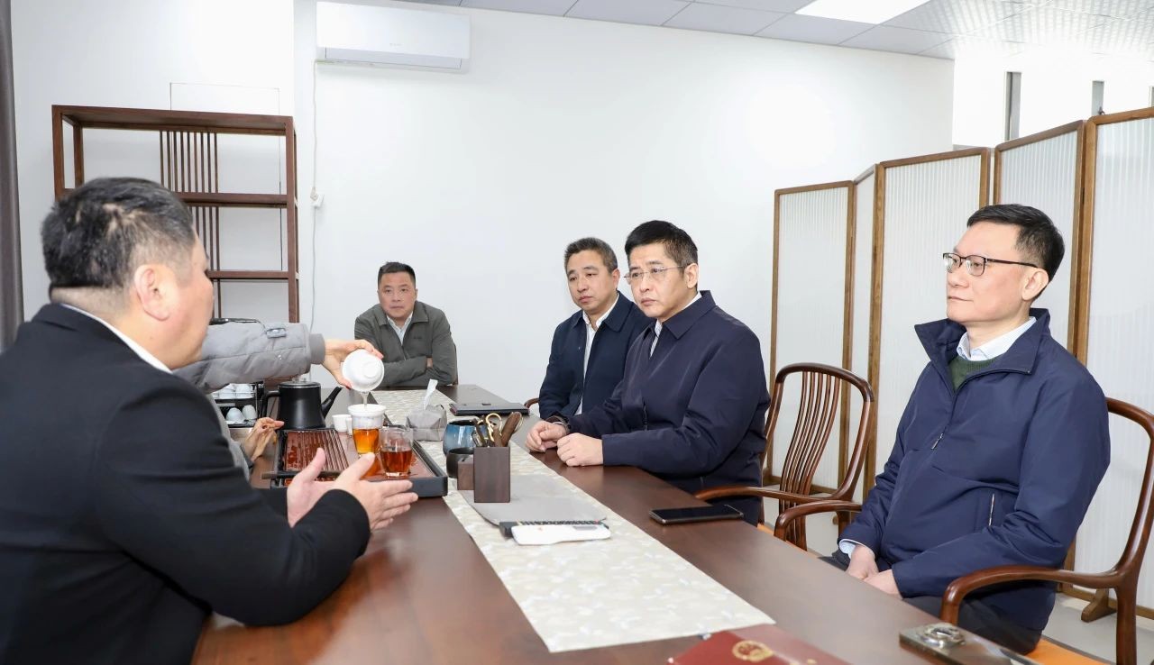 豐澤區(qū)委主要領(lǐng)導(dǎo)調(diào)研企業(yè)復(fù)工復(fù)產(chǎn)和產(chǎn)業(yè)社區(qū)發(fā)展工作